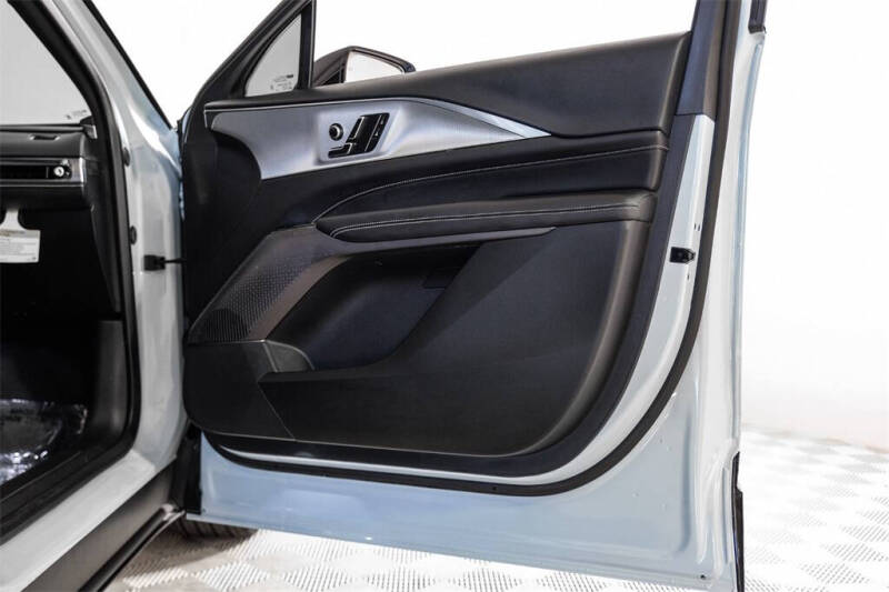 2024 Cadillac LYRIQ Tech