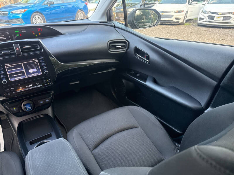 2020 Toyota Prius LE