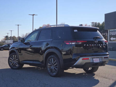 2025 Nissan Pathfinder SL
