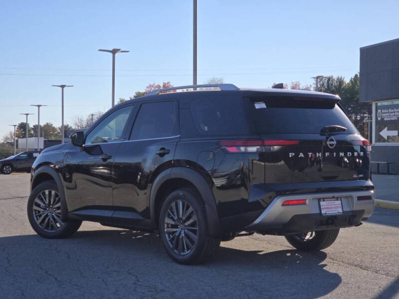 2025 Nissan Pathfinder SL