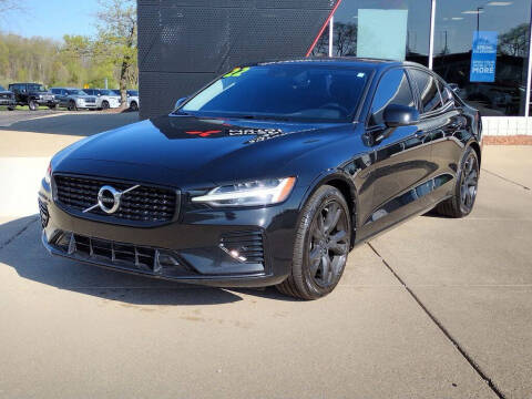 2022 Volvo S60 Recharge T8 R-Design Expression