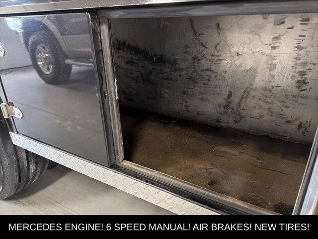 2004 Freightliner M2 106