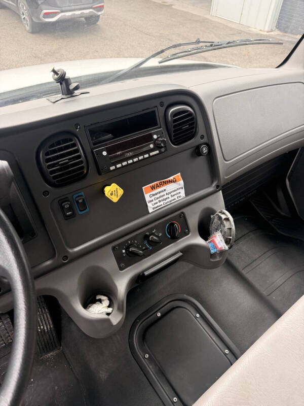 2022 Freightliner M2 106