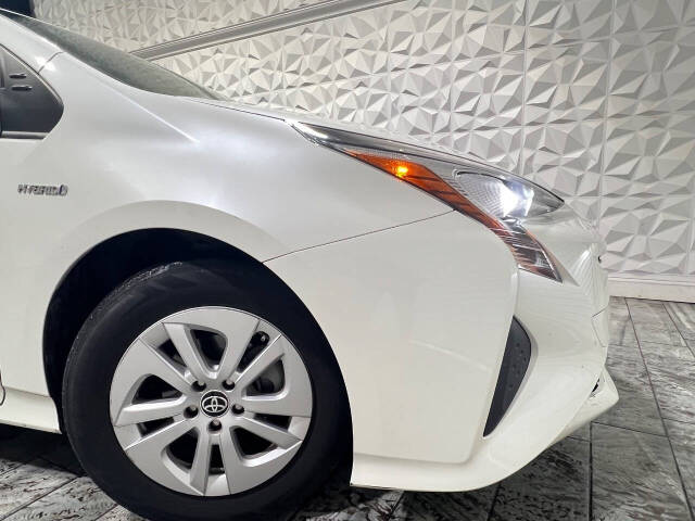 2016 Toyota Prius Two photo 2