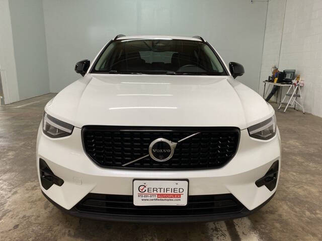 2025 Volvo XC40 B5 Plus Dark Theme