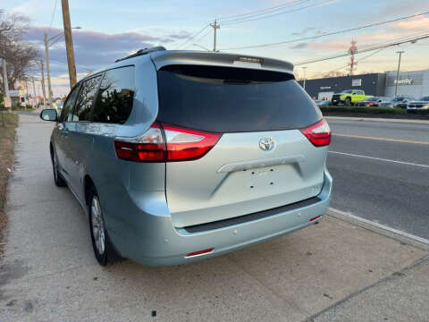 2015 Toyota Sienna XLE 7-Passenger