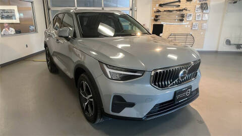 2025 Volvo XC40 B5 Core Bright Theme