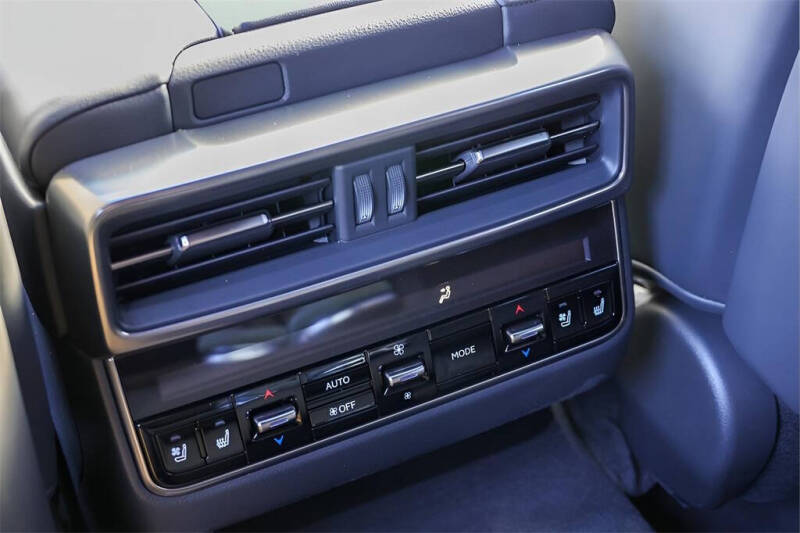 2025 Lexus LX 600 Premium