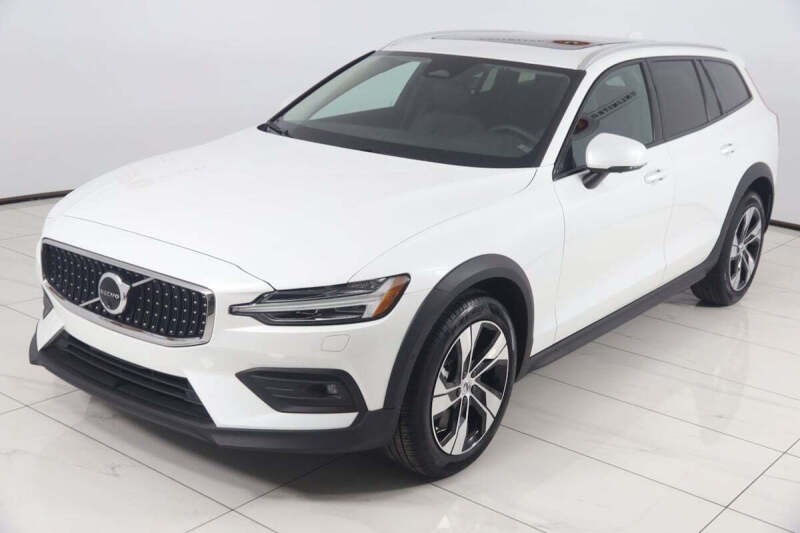 2024 Volvo V60 Cross Country B5 Plus
