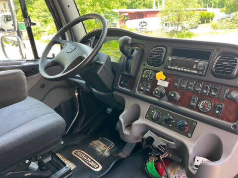 2023 Freightliner M2 106