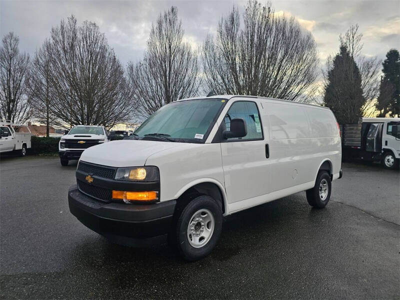 2025 Chevrolet Express 3500