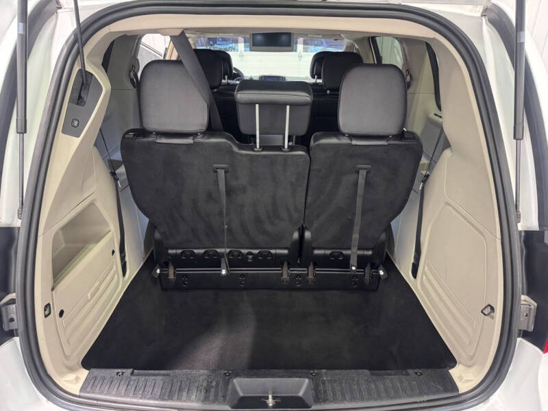 2015 Chrysler Town and Country Touring-L