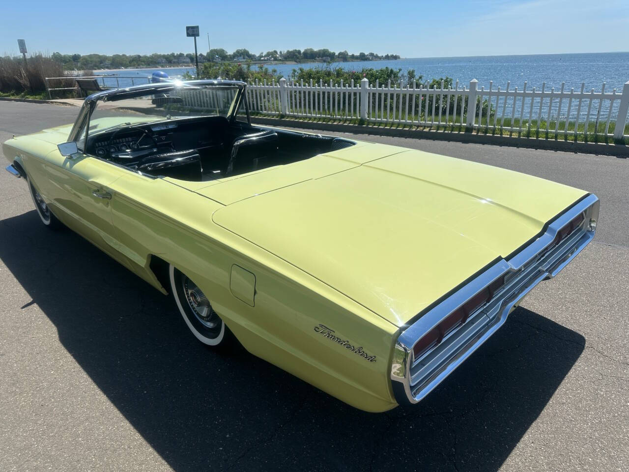 1966 Ford Thunderbird 71