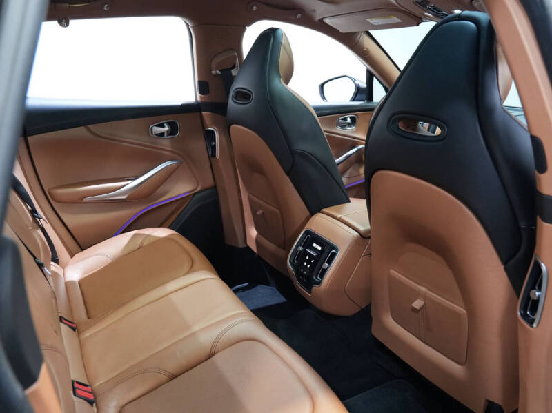 2021 Aston Martin DBX