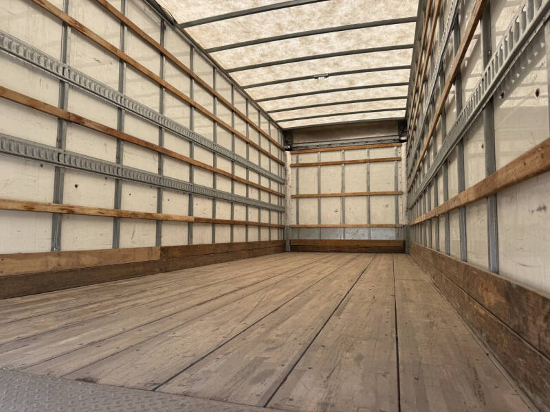 2019 Freightliner M2 106