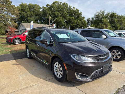 2017 Chrysler Pacifica Touring-L