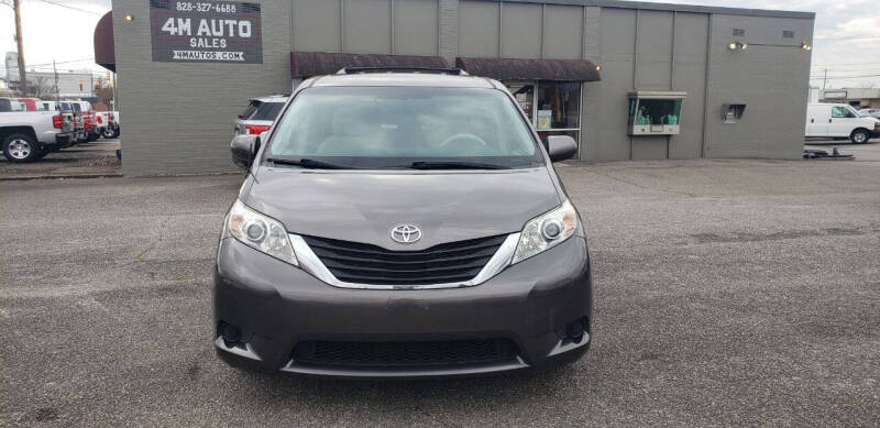 2013 Toyota Sienna LE 7-Passenger