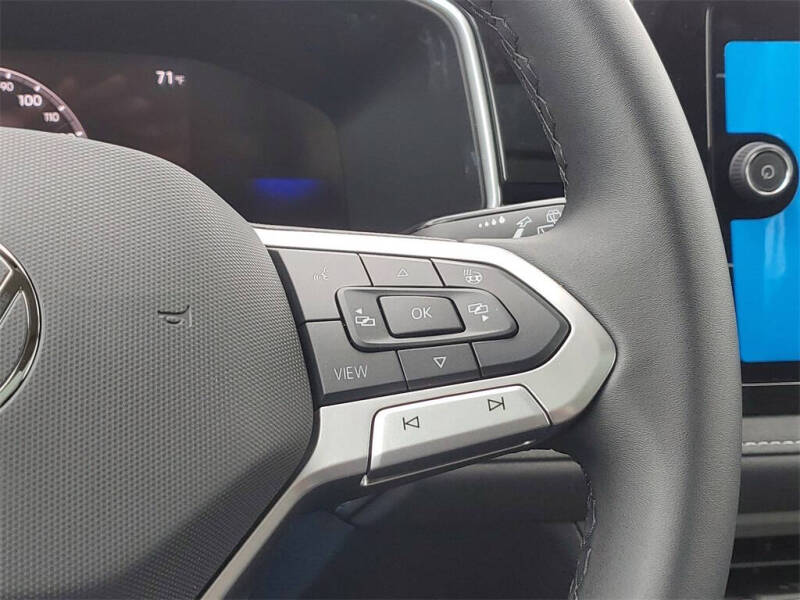 2025 Volkswagen Taos SE Black 4Motion