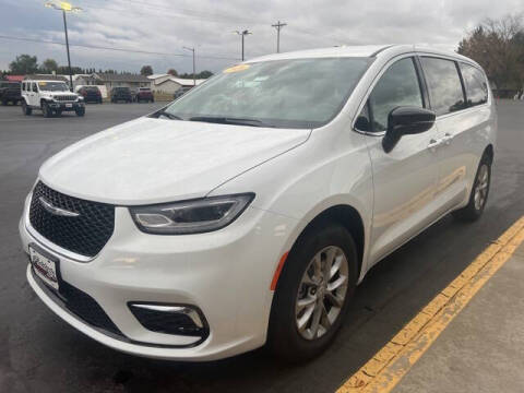 2026 Chrysler Pacifica Select