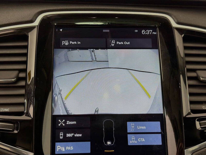 2016 Volvo XC90 T6 Momentum