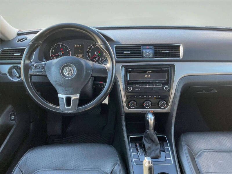 2014 Volkswagen Passat 1.8T Wolfsburg Edition PZEV