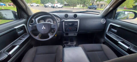 2008 Mitsubishi Raider LS
