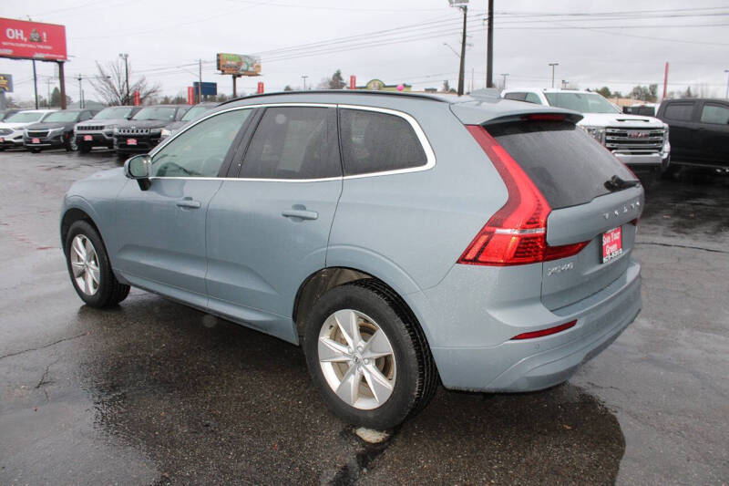 2022 Volvo XC60 B5 Momentum