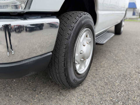 2013 Ford E-Series E-350 SD XLT