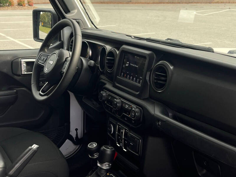 2023 Jeep Gladiator Sport