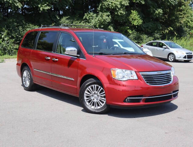 2013 Chrysler Town and Country for sale at Modern Automotive Group LLC in Lafayette, TN