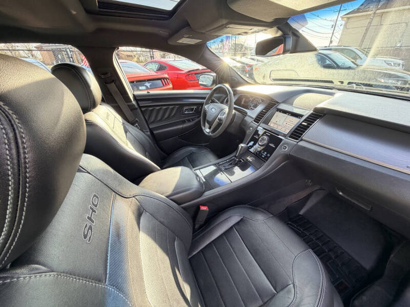 2016 Ford Taurus SHO