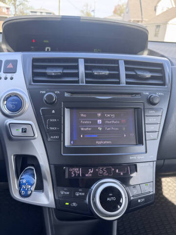 2013 Toyota Prius v Five