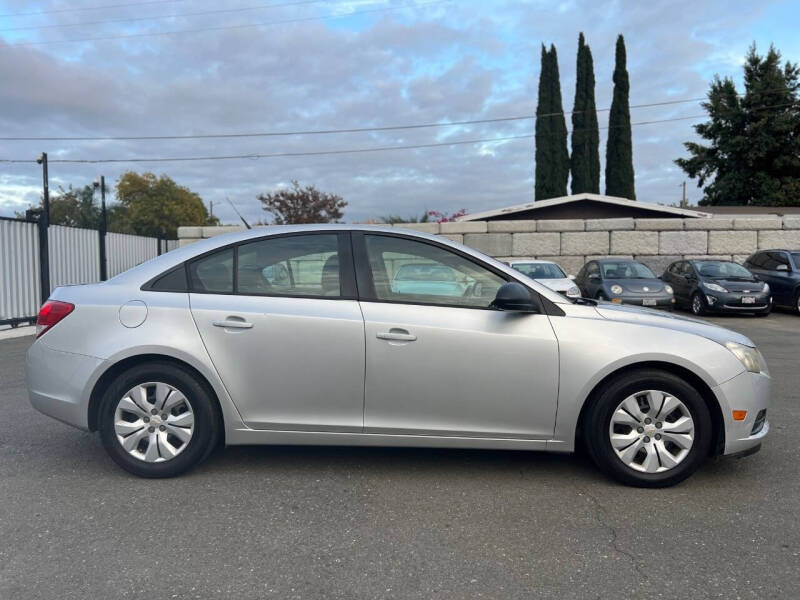 2013 Chevrolet Cruze LS Manual