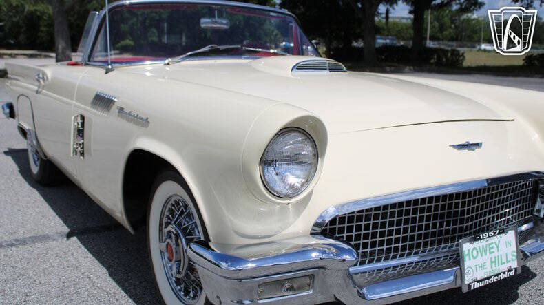 1957 Ford Thunderbird
