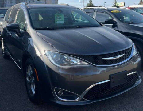 2017 Chrysler Pacifica Touring-L Plus