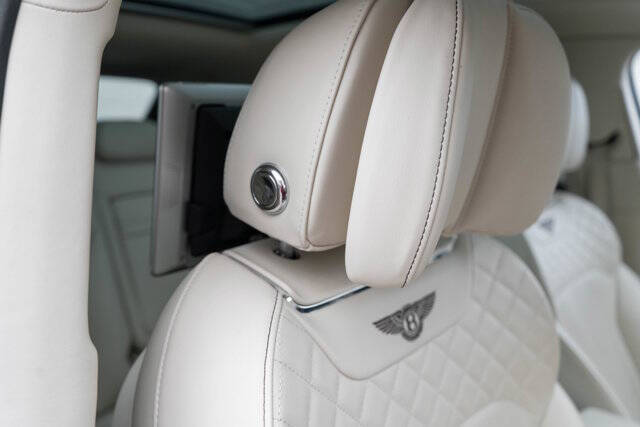 2017 Bentley Bentayga 43