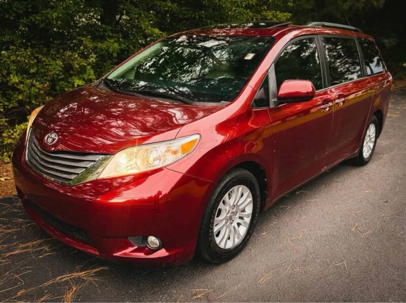2017 Toyota Sienna XLE 8-Passenger