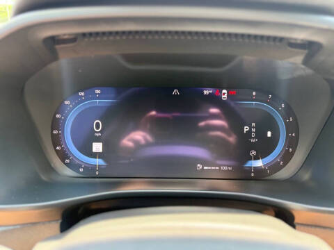 2023 Volvo XC40 B5 Plus Dark Theme