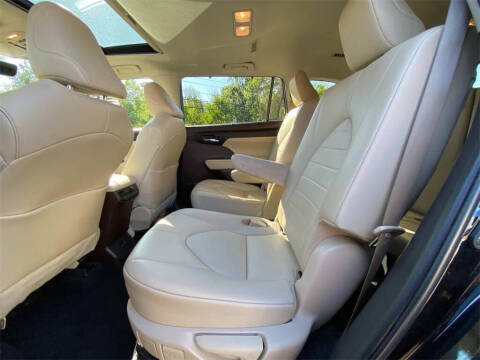 2022 Toyota Highlander Hybrid XLE