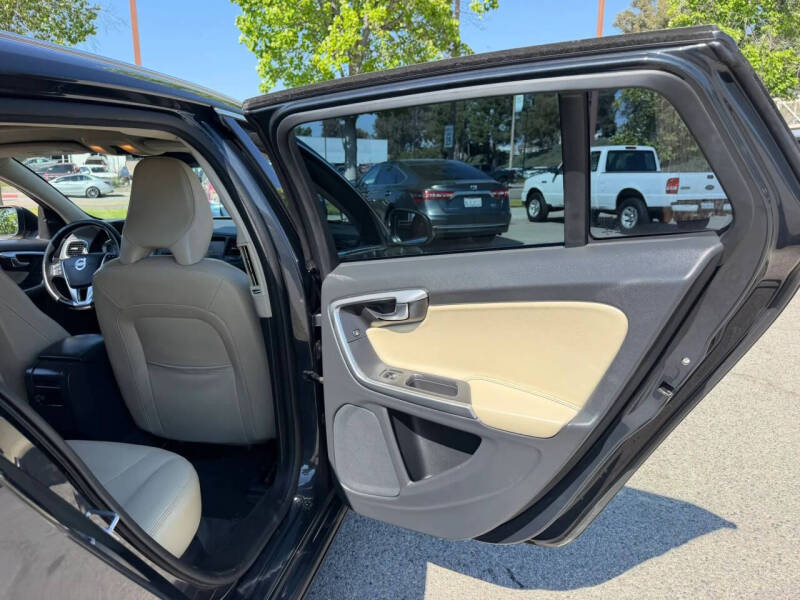 2016 Volvo V60 T5 Drive-E Premier