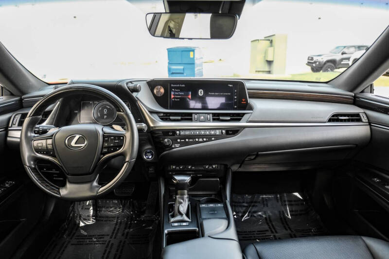 2020 Lexus ES 300h