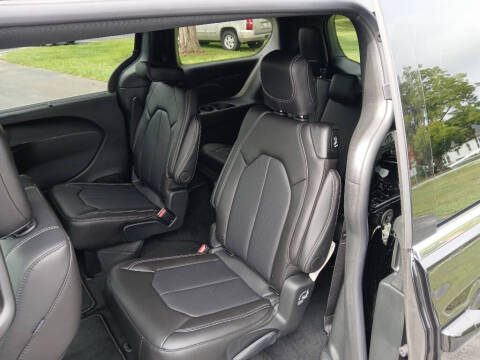 2027 Chrysler Pacifica Select