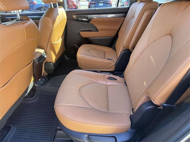 2022 Toyota Highlander Platinum