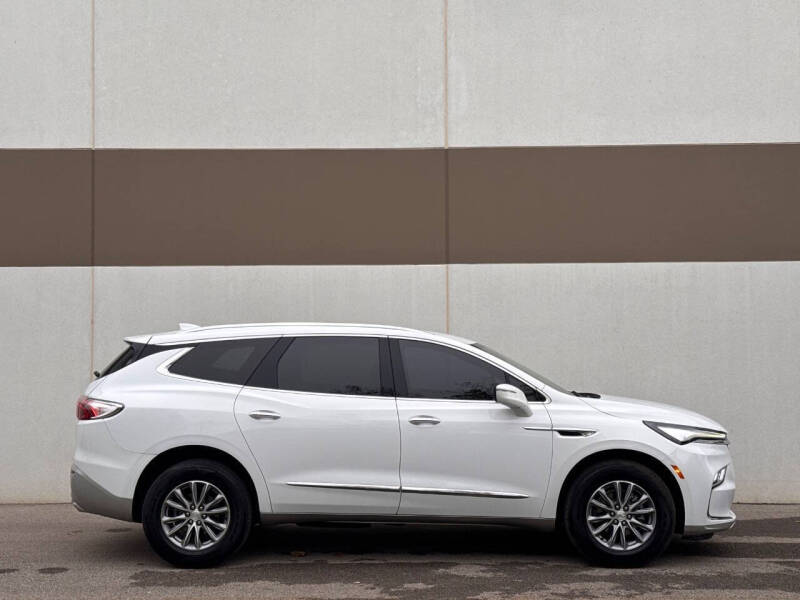 2022 Buick Enclave Essence