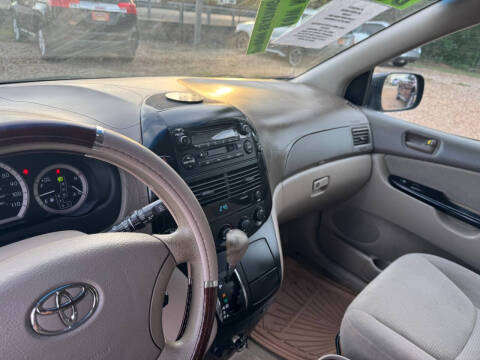 2005 Toyota Sienna LE 8 Passenger