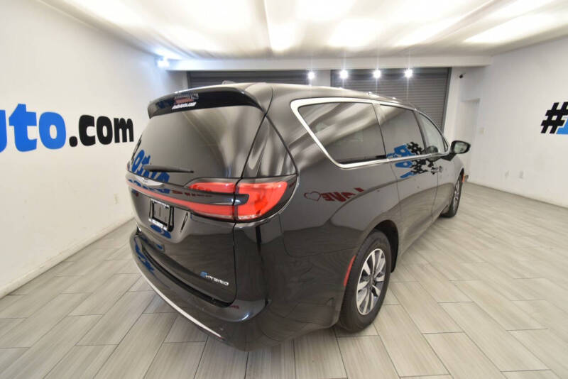 2024 Chrysler Pacifica Plug-In Hybrid Select