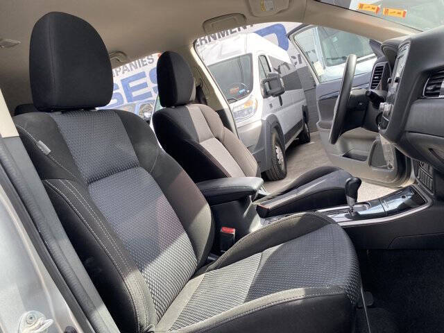 2020 Mitsubishi Outlander ES