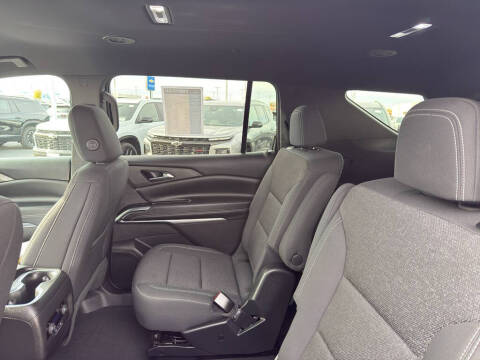 2025 Chevrolet Traverse LT