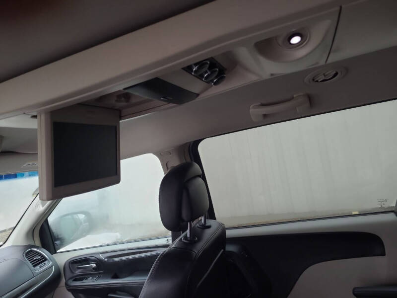 2013 Chrysler Town and Country Touring