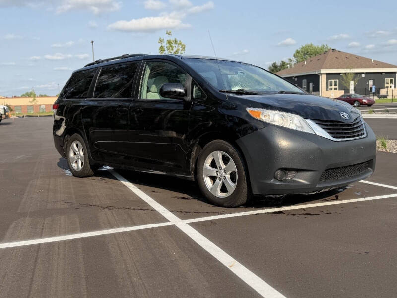 2013 Toyota Sienna LE 8-Passenger
